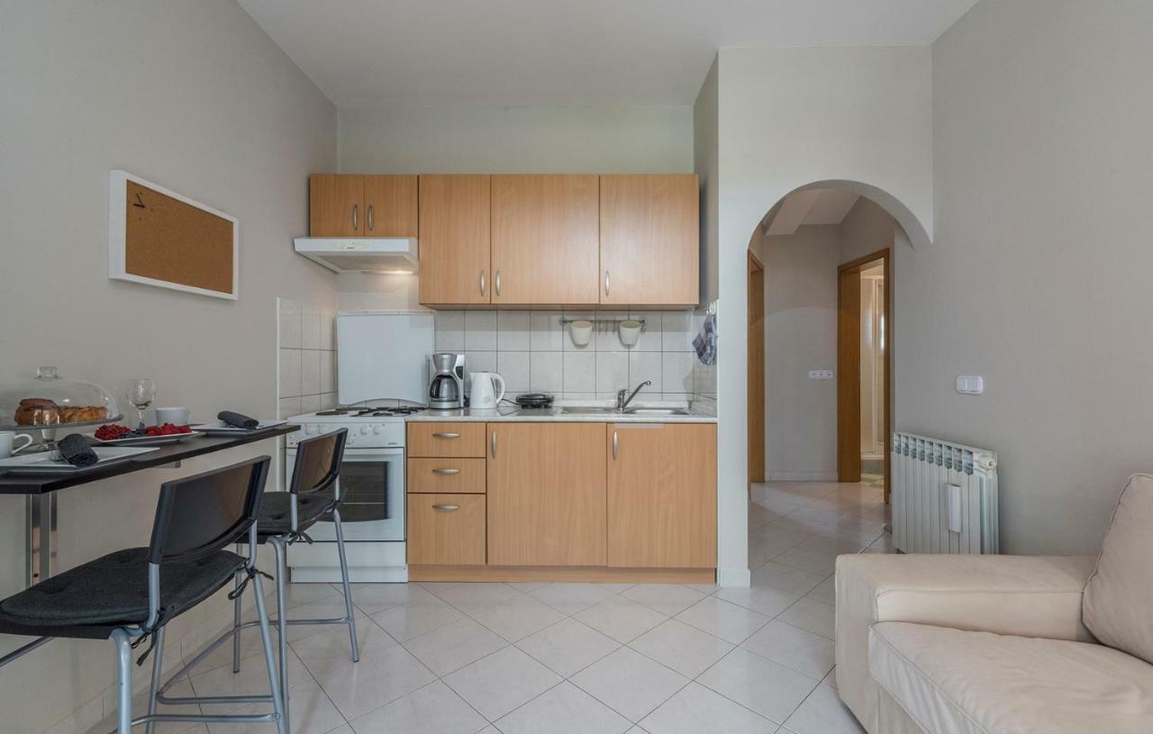 Apartment Green With Balcony Nova Vas  Extérieur photo
