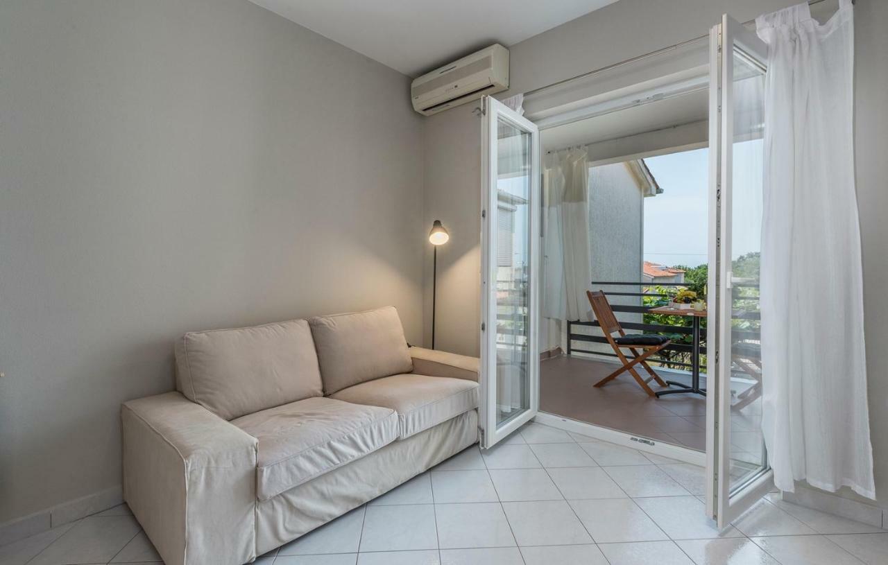 Apartment Green With Balcony Nova Vas  Extérieur photo