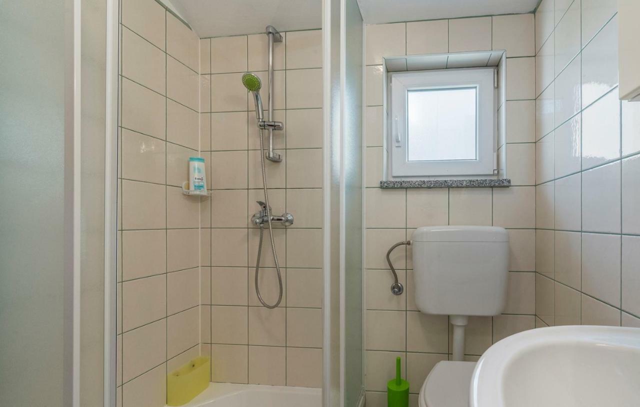 Apartment Green With Balcony Nova Vas  Extérieur photo