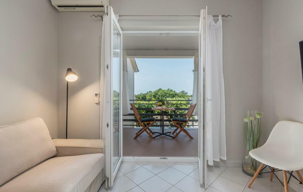 Apartment Green With Balcony Nova Vas  Extérieur photo